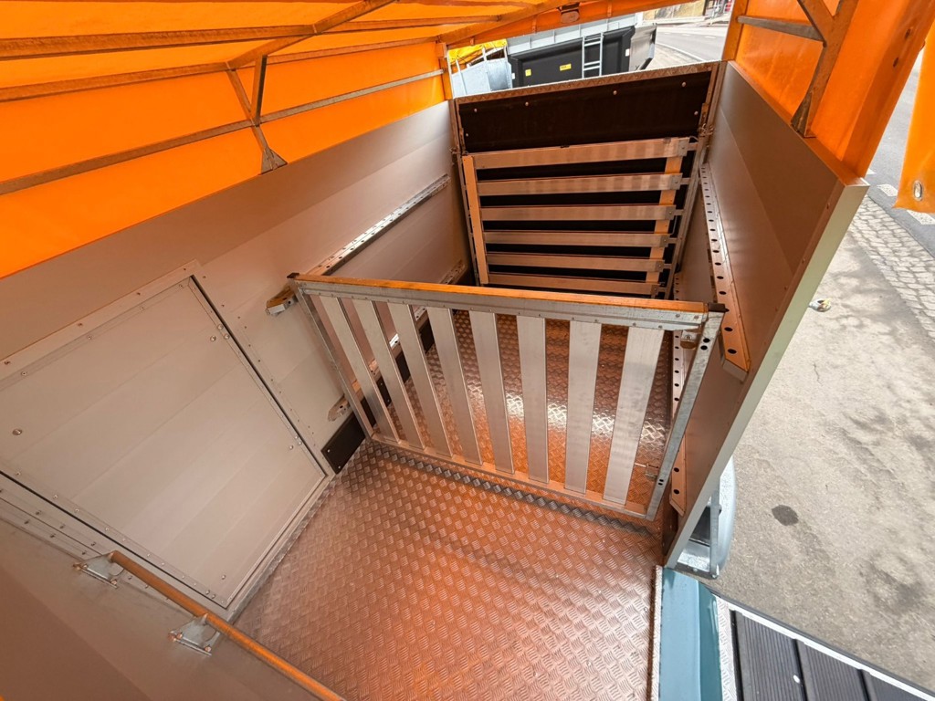 9e773133-16db-42f6-b9e1-10f783c2406a-Vieh Anhänger.jpg