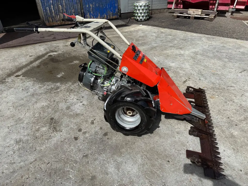 Bucher Record 27 mit Kommunalbalken 1.2m