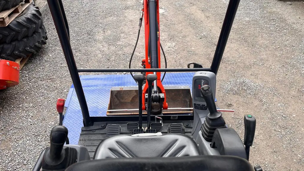 cbc5b517-13f4-48f3-8ad8-1f546144816c-36462 Kubota Bagger KX019 (6).jpg