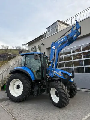 New Holland T5.105 EC mit Frontlader Stoll 2050h