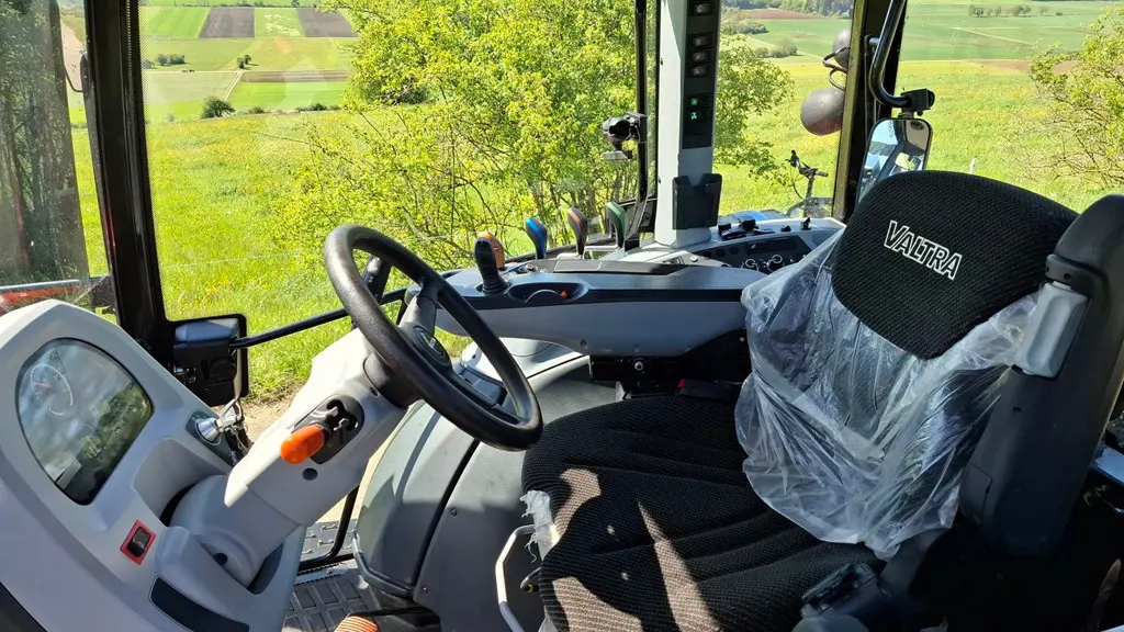 9466fdce-f7e9-465f-a4fa-fcdcfa460734-Valtra G 135  (9).jpg