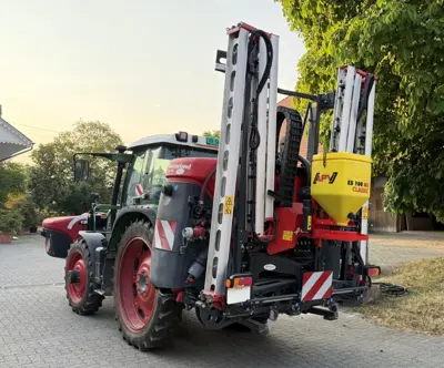 Kverneland Feldspritze Ixter B mit Fronttank, Kamera und Schneckenkornstreuer
