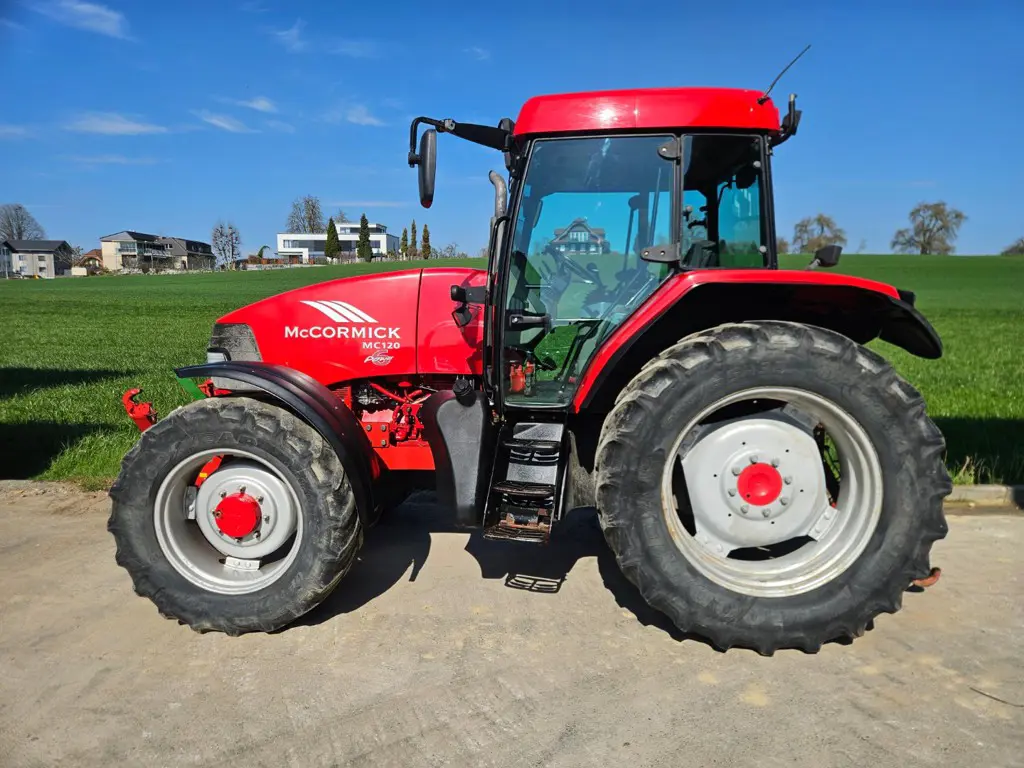 Traktor McCormick MC120 6-Zylinder