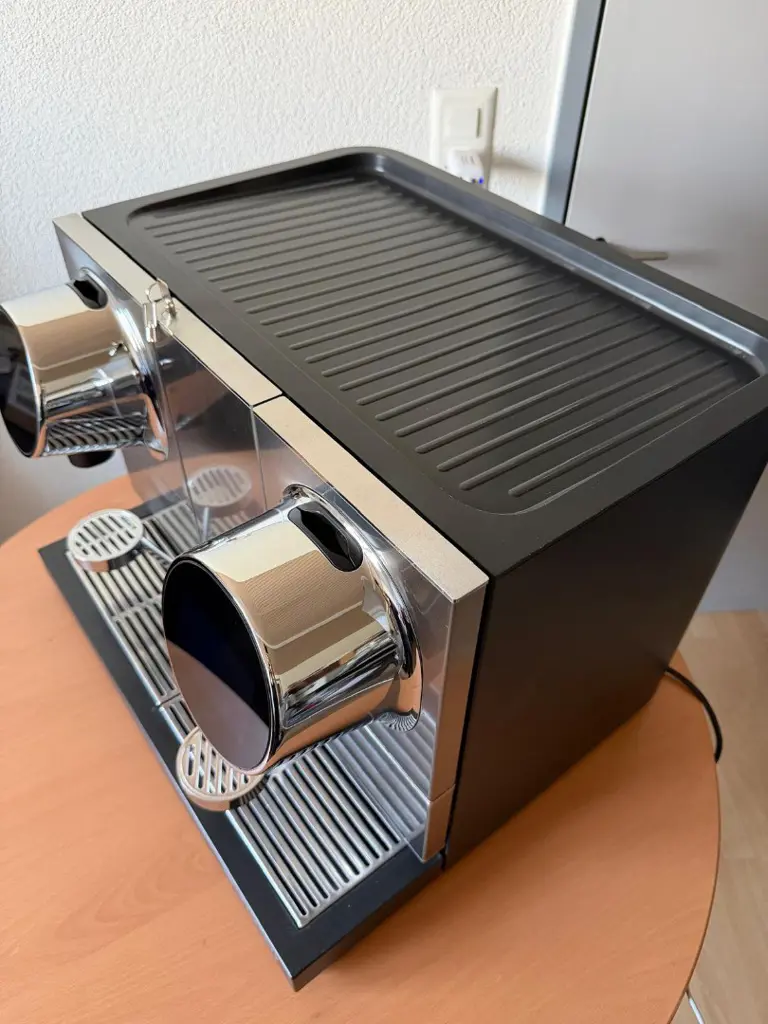 23b712da-c51c-4926-80d4-da159ede0aee-Nespresso_Professional_Momento 200_06.jpg