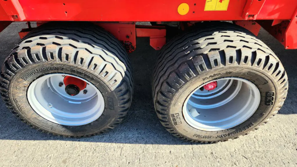 c0f92dbe-7a91-4844-b32a-3711e299c27a-Ladewagen_Pöttinger_Ladeprofi3_LMB-Maschinen-GmbH-9.png