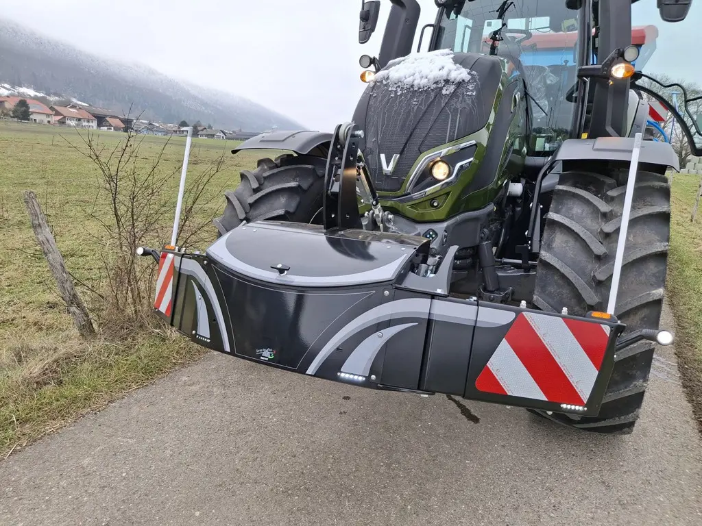 3d5fa1fc-82a1-4afd-8ab3-4fda535a259e-Traktorbumper 600   (4).jpg