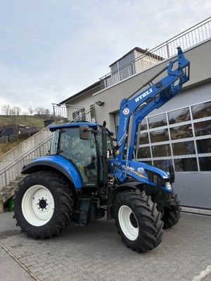 New Holland T5.105 EC mit Frontlader Stoll 2050h