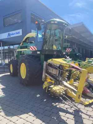 John Deere 6750