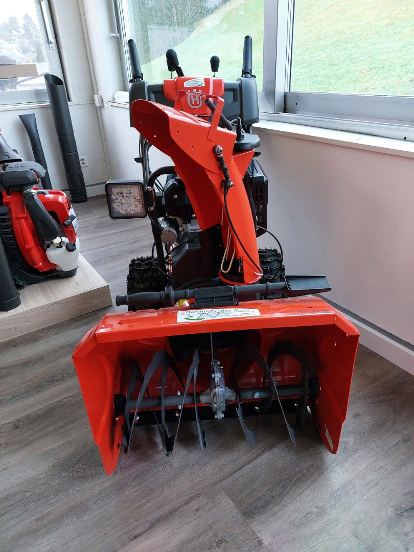 bb73f068-46e4-4bf9-b5cd-c276ceb4910e-Husqvarna ST 224 (3).jpg