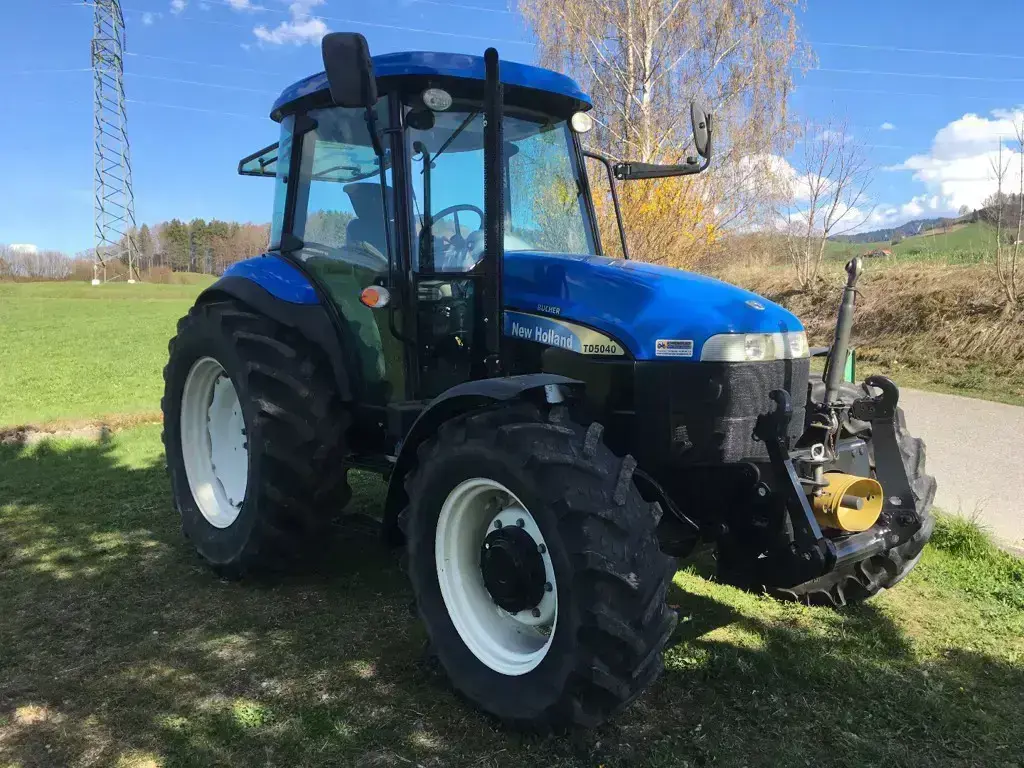 Traktor New Holland TD5040 4WD 90 PS 4,5 lt Turbo,Ladeluftkühler