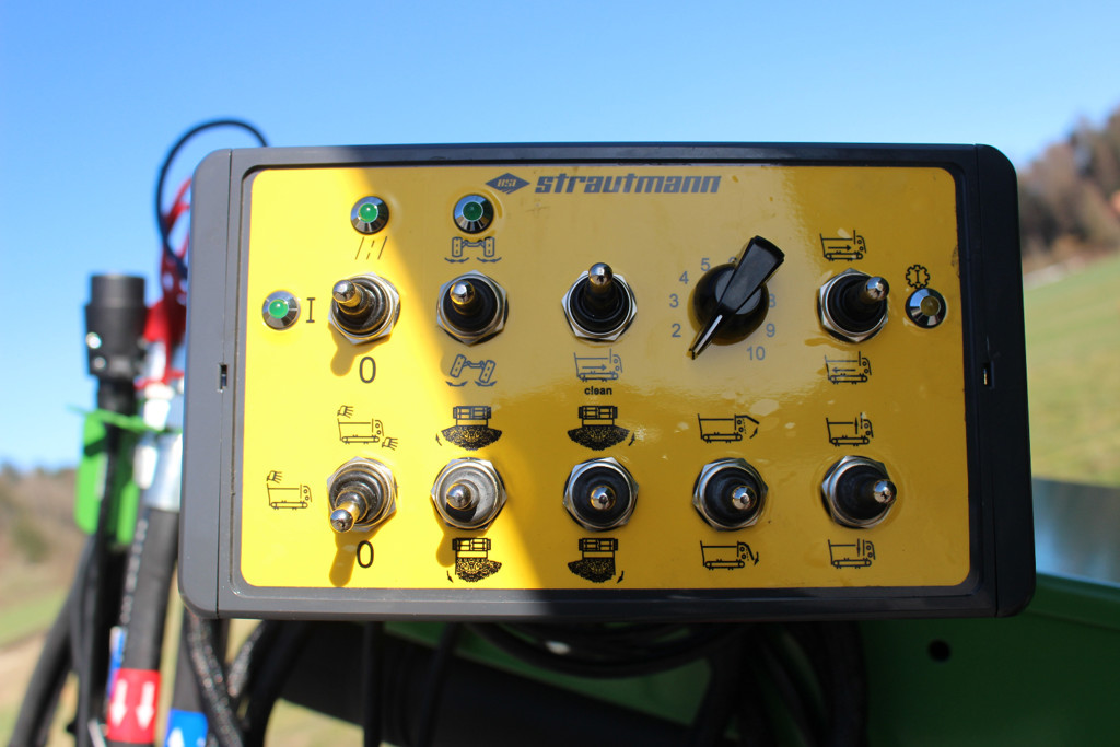 0ba0be61-fa8d-4013-92ba-df918b792474-MS-120_Kompoststreuwerk (20).jpg