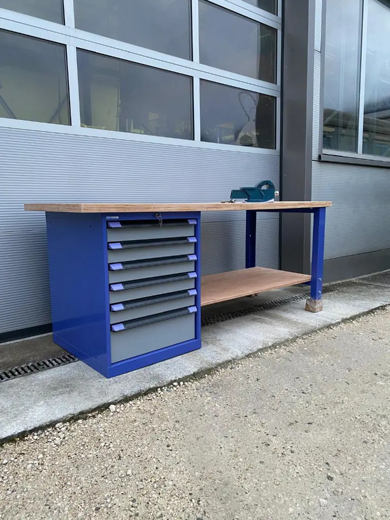 97e9cdd5-bc6b-4fa2-9808-5366d26c1807-300_Thurmetall_Werkbank_03.jpg