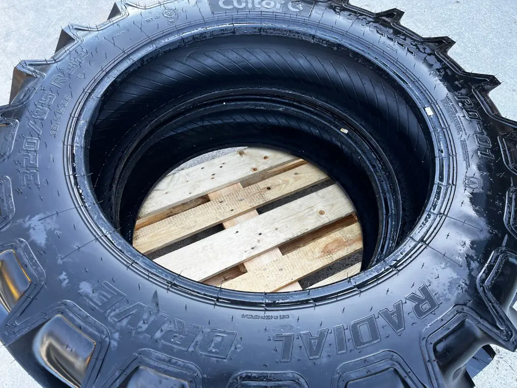5c8165e2-abb1-4abe-948c-7b18e3bbaa37-36454 Case-IH Pneu ohne Felge 32085 R32 Cultor (3).jpg