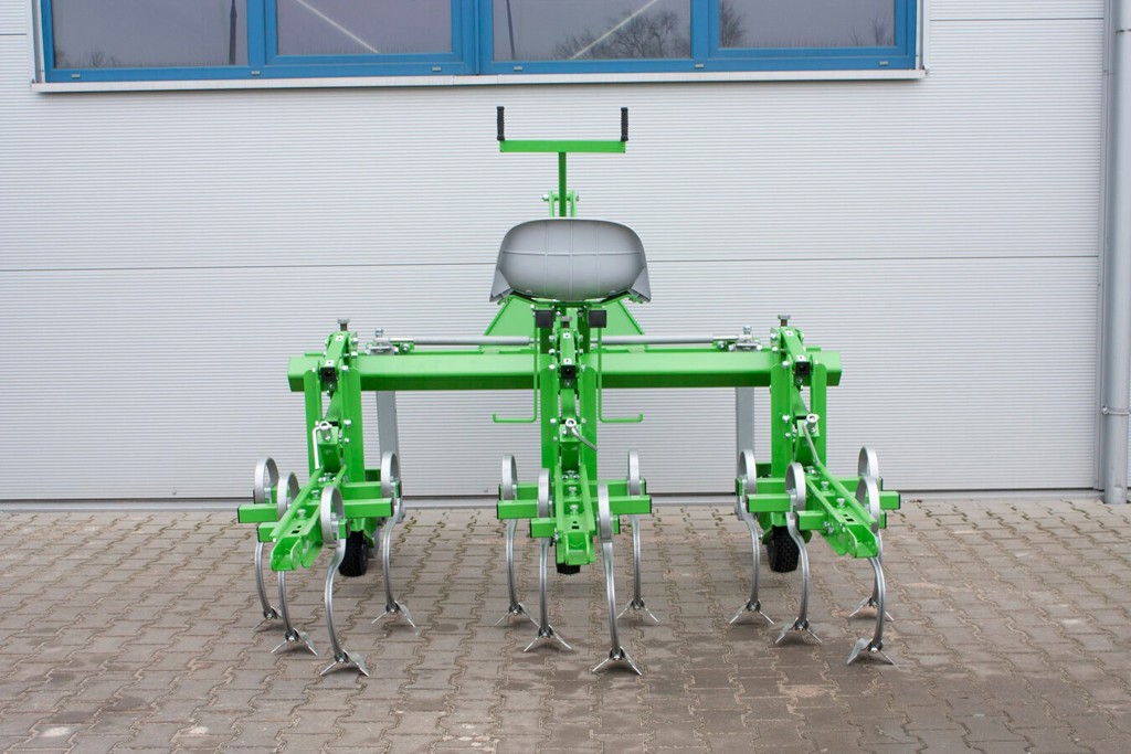 f679fe05-93ae-46b5-957a-da9af0efd6ee-Hackgerät Bomet 10.jpg