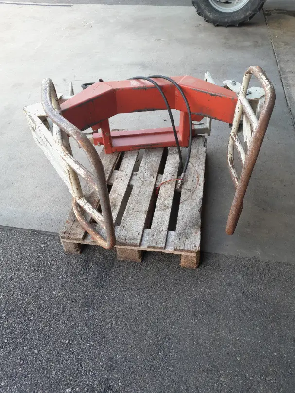 a517d1e3-6dec-4a51-a2b1-11e0ed129737-Zange 1.jpg