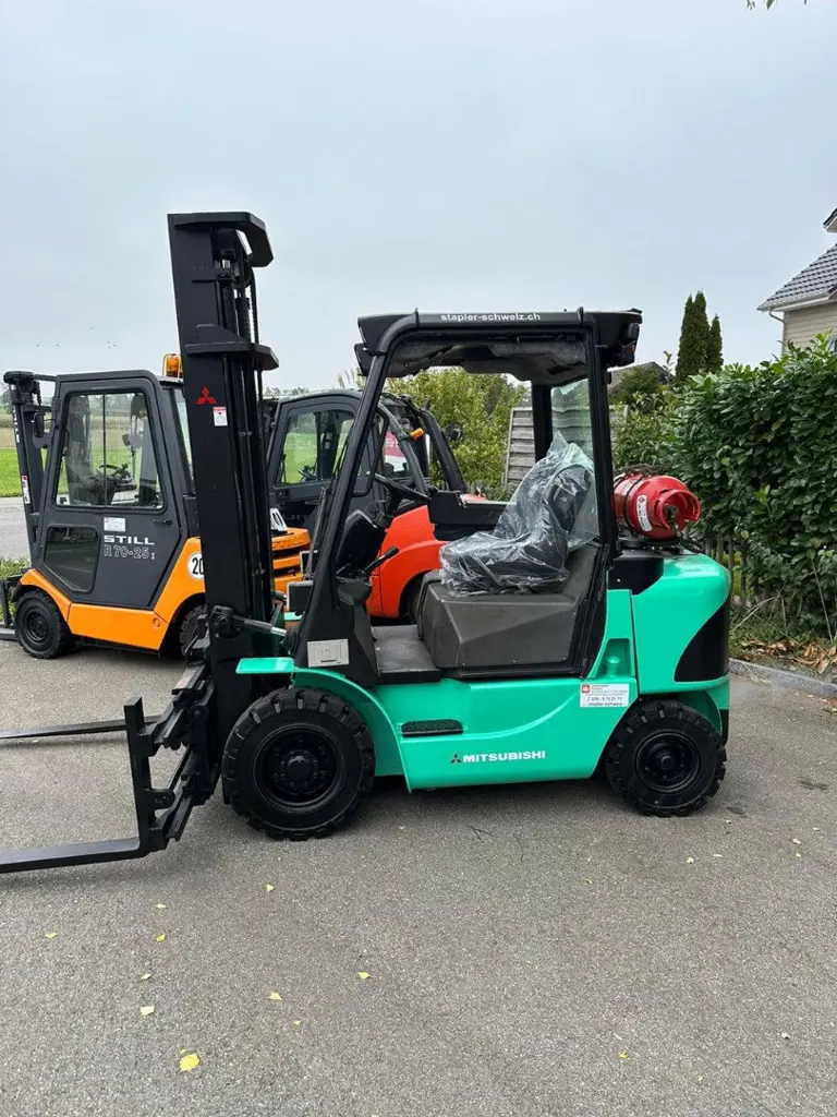 e2fc729a-0e29-4ae4-8310-061e66be17a3-stapler-mitsubishi-25416-zinkenversteller-fur-export.jpg