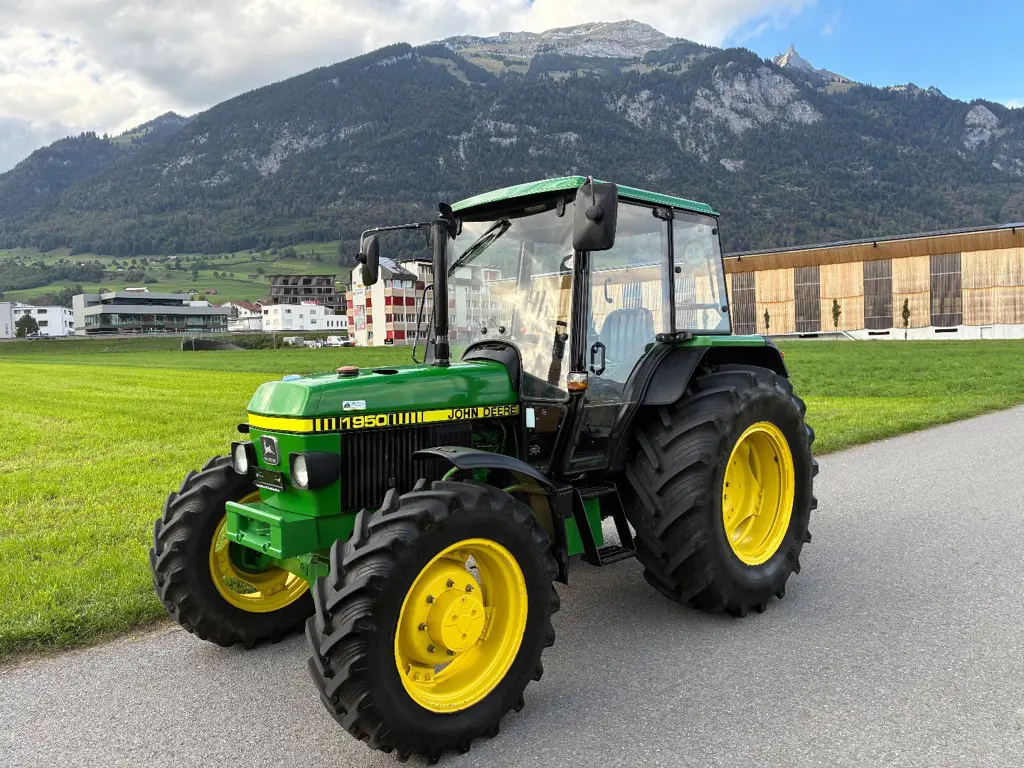 John Deere 1950 CC2 4x4