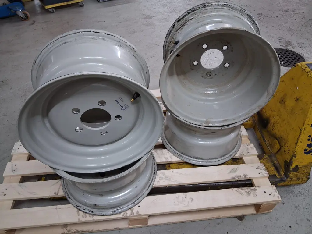 ed8568aa-b9f3-4045-88a9-d15305db7b82-Felge 2.jpg