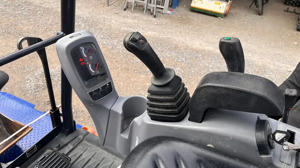 3c660b2d-889c-46a0-a8fd-9707fe6cad95-36462 Kubota Bagger KX019 (7).jpg