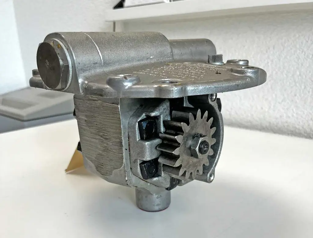 c2c40a08-423b-4e05-a7fa-6c18757352c6-36842-Ford-Hydraulikpumpe-4000-(3).jpg