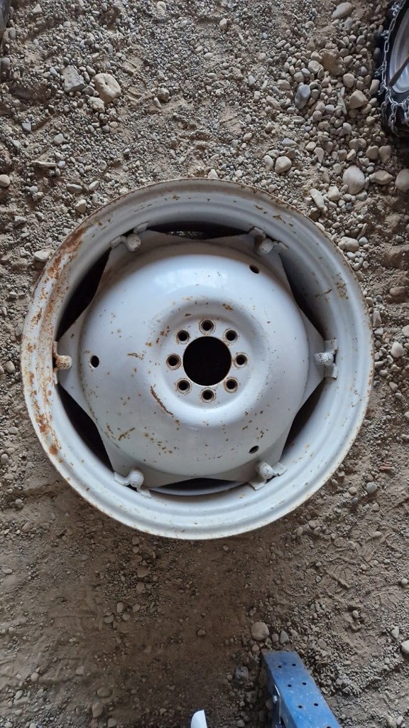 12ed605c-7612-4929-8256-d2a337bd9256-17480 Ford Räder diverses Felge W 11x28 (1).jpg