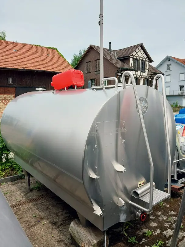 Defekter Kühltank/Milchtank 3200Lt Stationär