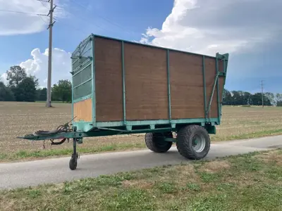 Häckselwagen / Transportwagen