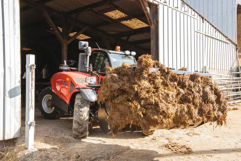 ab967131-2c03-4c4b-a8ca-debe00a89f89-526185-application_agriculture_telehandler_mlt_625_manitou_011.jpg