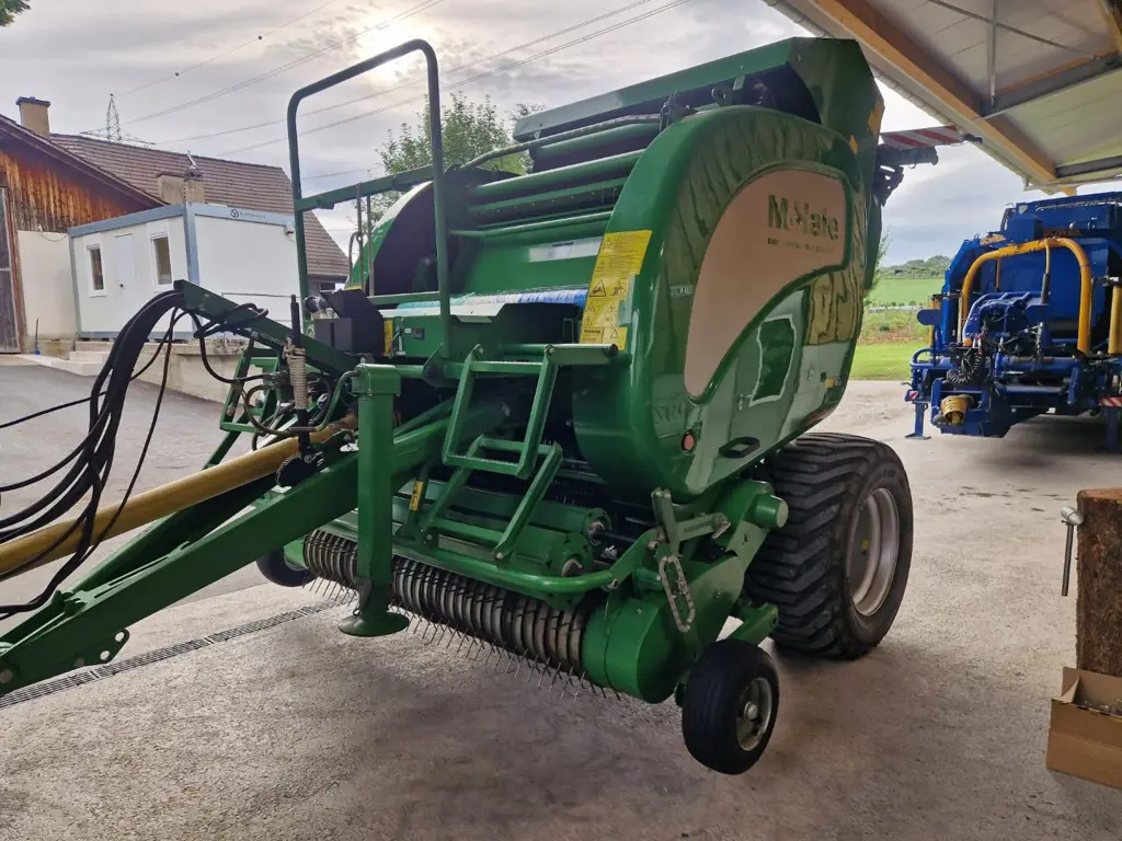 McHale F5600 Rundballenpresse