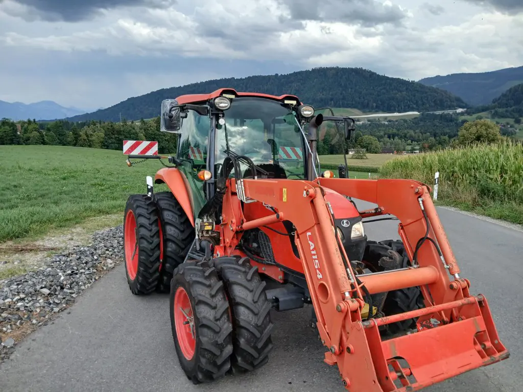Kubota M7060 mit Frontlader Euro 8