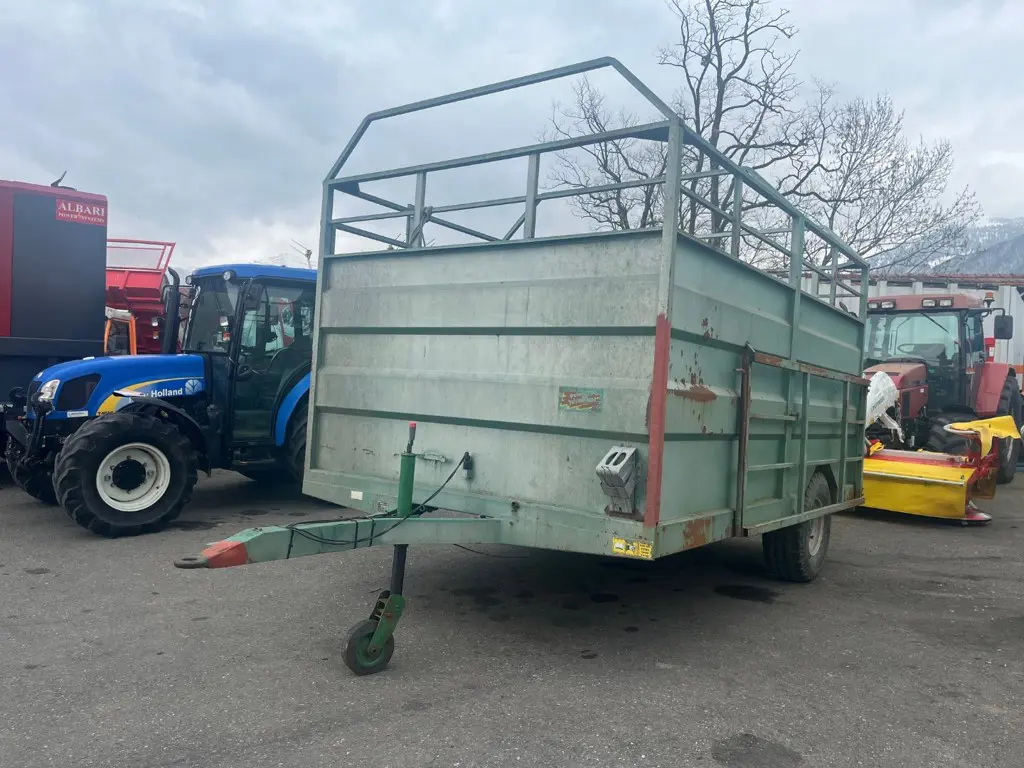 89b3a025-3ce2-44bf-9b3d-8f32e9c1b15a-Viehwagen 3.jpg