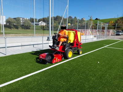 Gianni FERRARI PG 230/600BH mit Kunstrasenreiniger