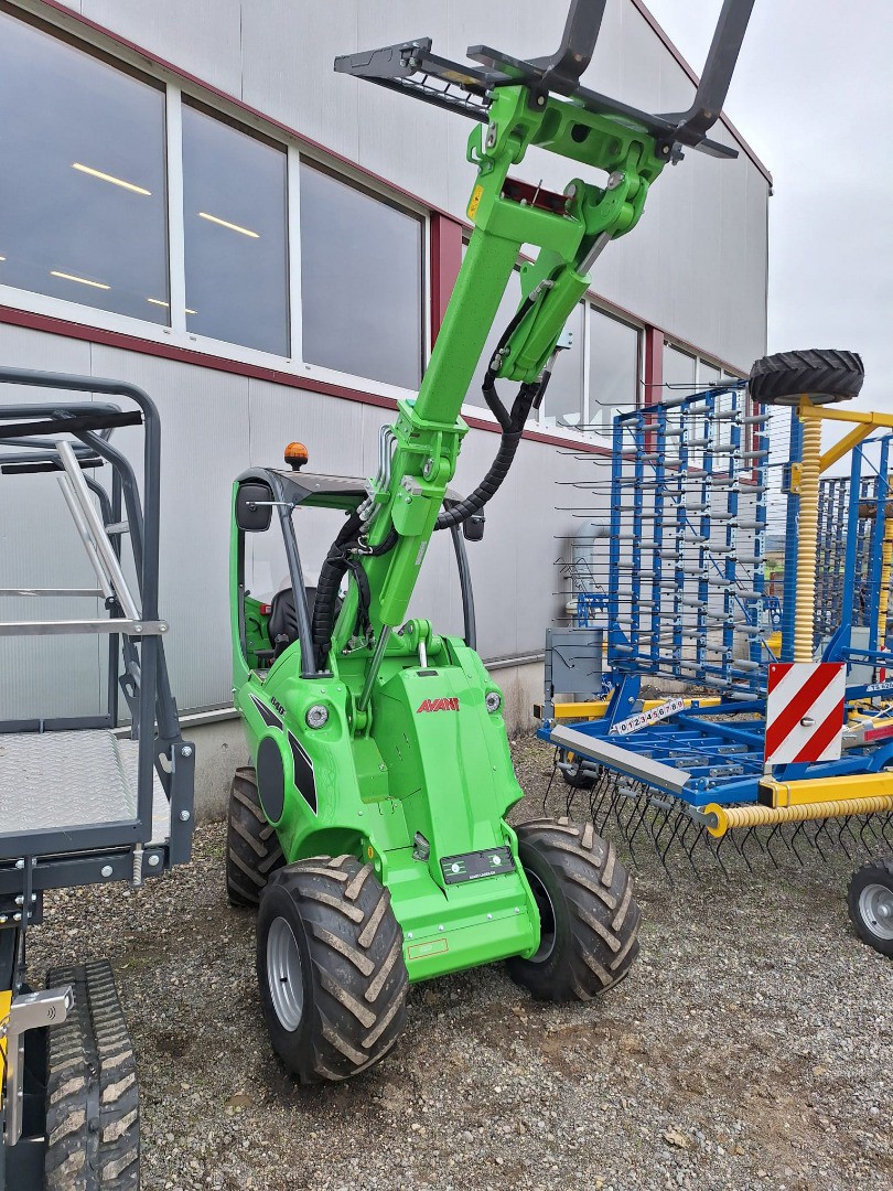 Hoflader AVANT 640i