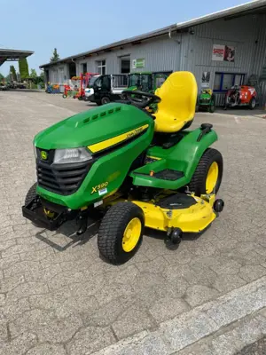Rasentraktor John Deere X590
