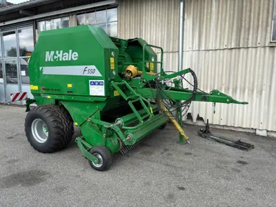 Rundballenpresse McHale F550