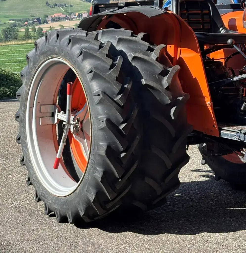 e65ed340-e1de-4671-8a0d-8330d6d6633d-Kubota L 345 DT 1.jpg
