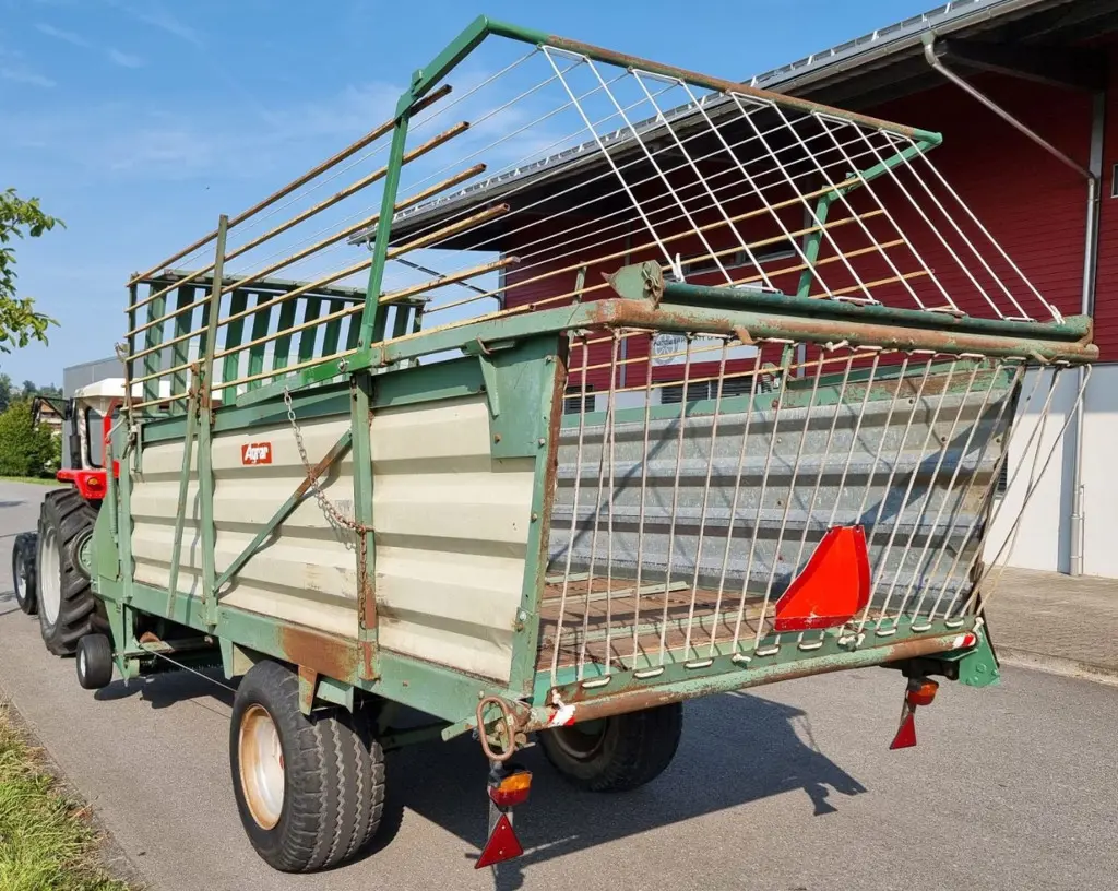 b2d6d0b0-66a0-4c9f-8c13-77a93c8a48b7-Links Hinten F10.jpg