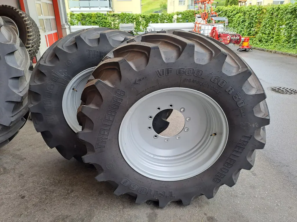 Felgensatz passend zu Massey 8S.265 Xtra Dyna-VT