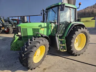 Traktor John Deere 6910