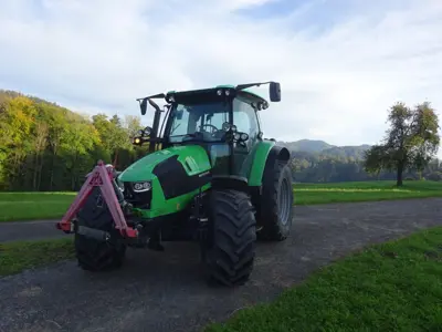 Traktor Deutz 5120P mit Druckluftanlage Fronthydra