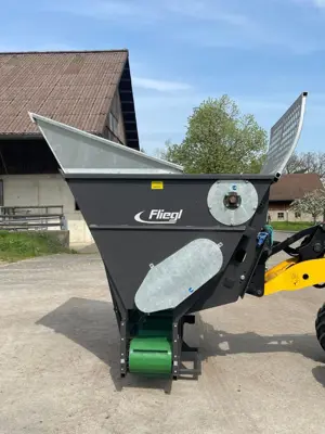Einstreugerät / Futterverteilschaufel Fliegel
