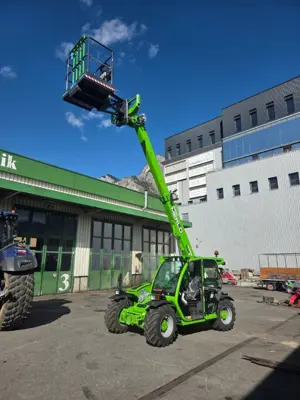 Merlo Kompakt P27.6 Top mit Personenkorb und externer Bedienung