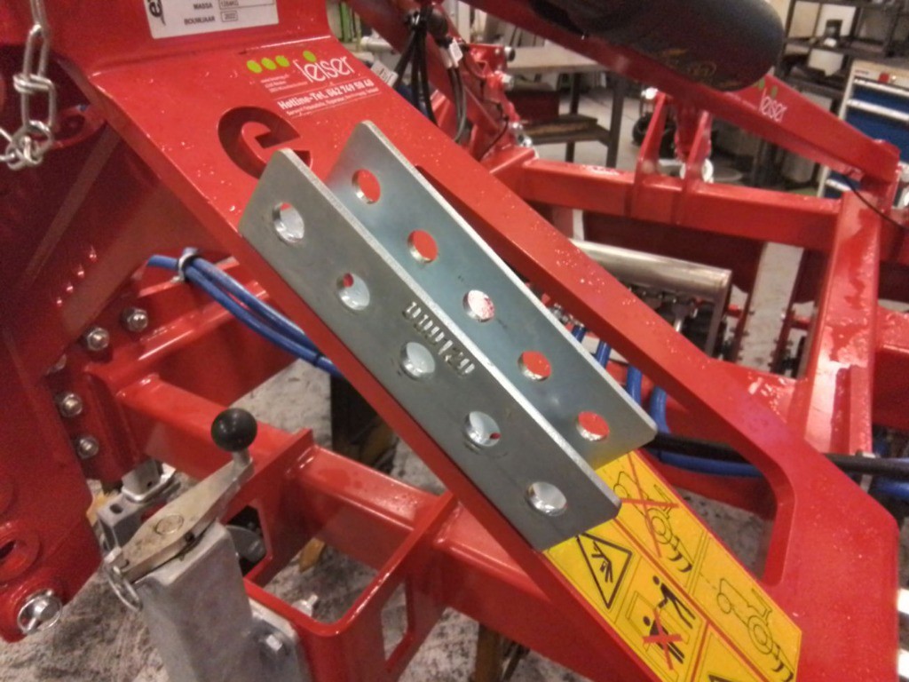 d26caf1b-14fe-4406-ad0c-4eaaa43059e3-leiserag-eversgrasnarbenlockerer  wbg  5-300.jpg