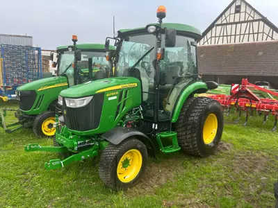 John Deere 4066R mit Kabine und E-Joystick
