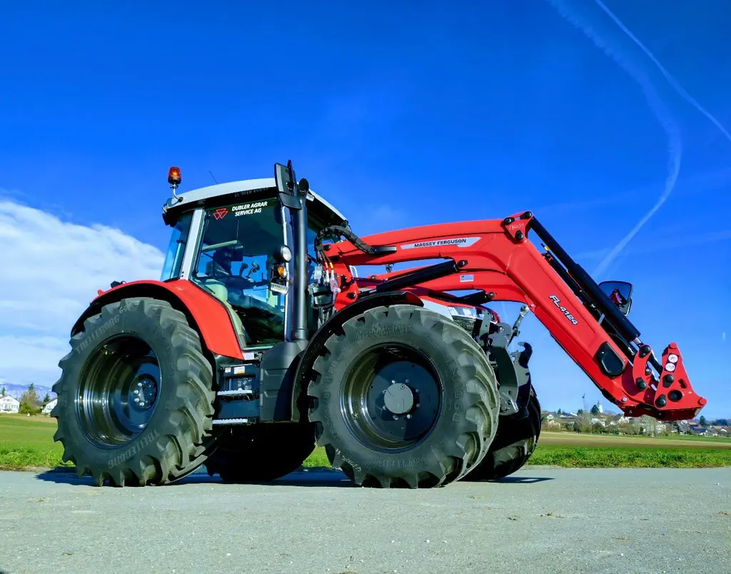 Massey Ferguson 5S145 Dyna 6 Exclusive Demotraktor
