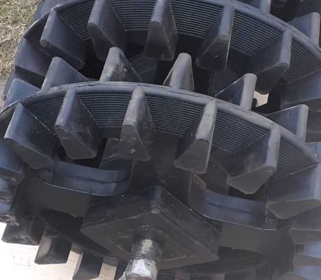 1709d9b0-ea58-4075-bd3c-aa8c1a565b2f-Crosskill Gummiwalze Durchmesser 370mm.png