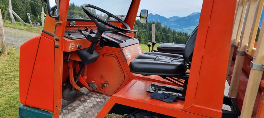 c521ba4a-aace-4256-add9-845d5a4b2e8a-Muli 33 Kabine vo unten .jpg