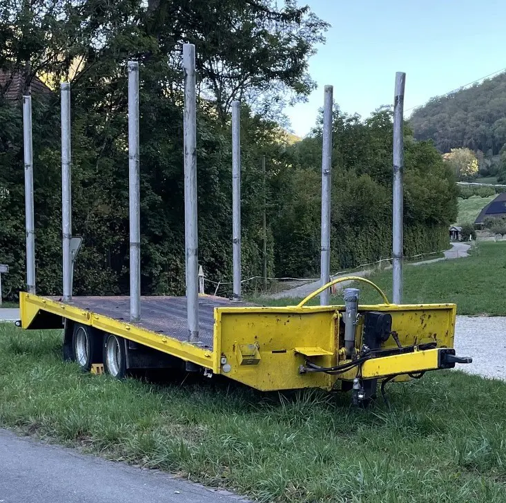 Transportanhänger Tandemanhänger 13.5 To mit Rungen für Holz od. Ballentransport