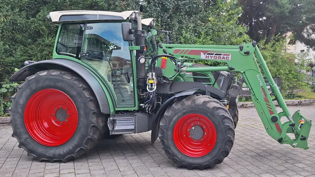 adef8e75-50ab-43a8-8ea9-c51ed4384d96-Fendt 211_r.jpg
