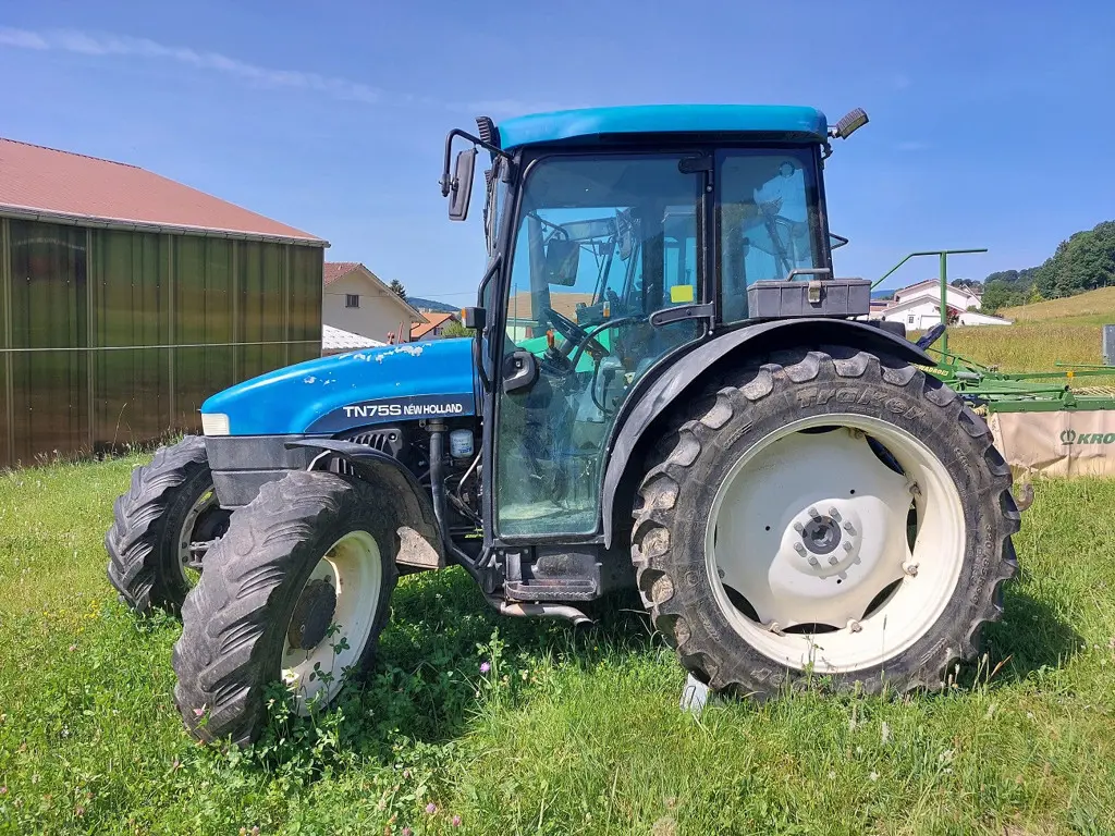 47ebbc28-d964-4580-80eb-2bb61bbfd587-New Holland Grosjean (3).jpg